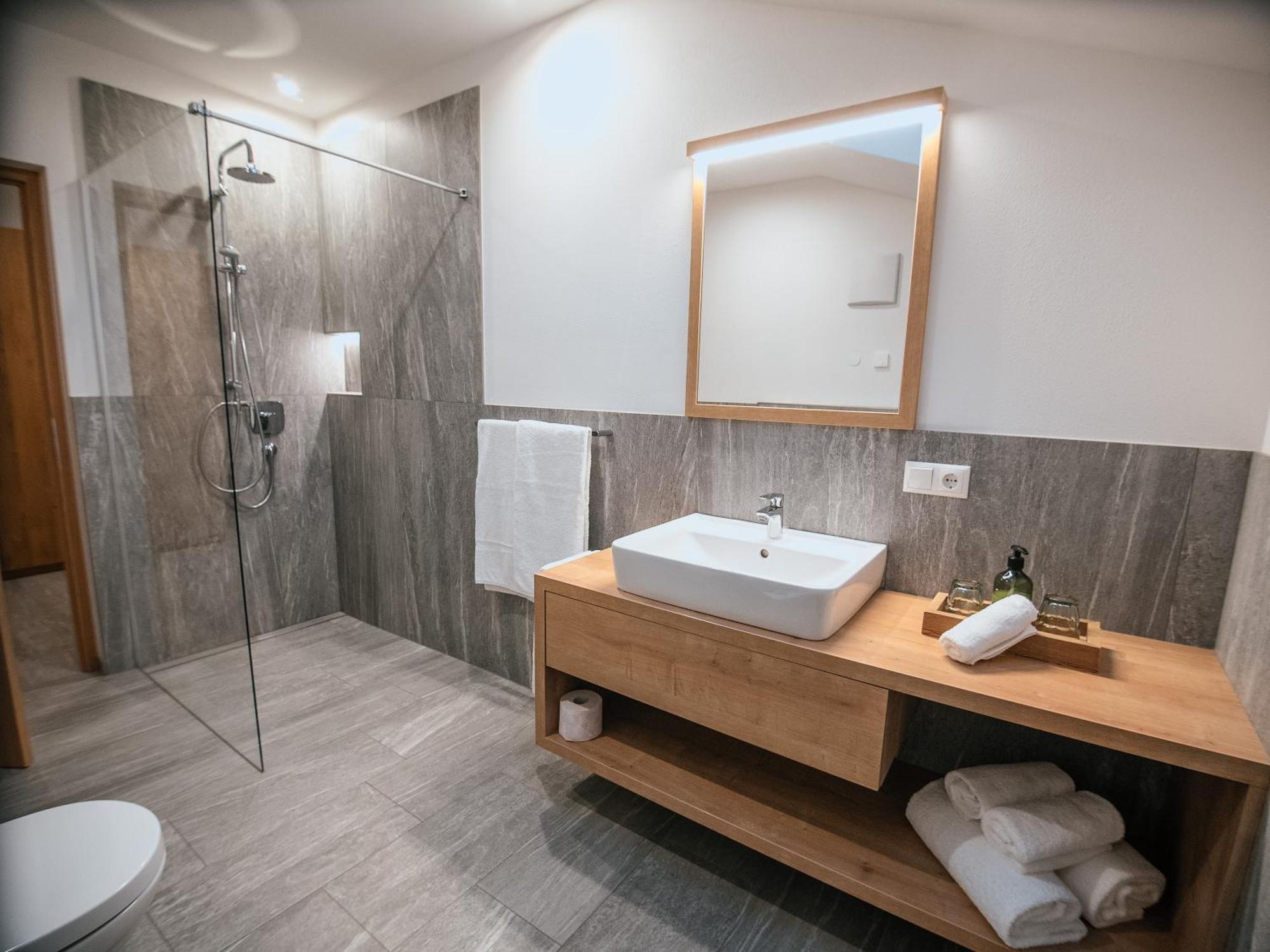 Zum Sonnentor App Larix Apartment Лутаго Екстериор снимка